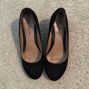 Chinese laundry black faux suede wedge size 9.5